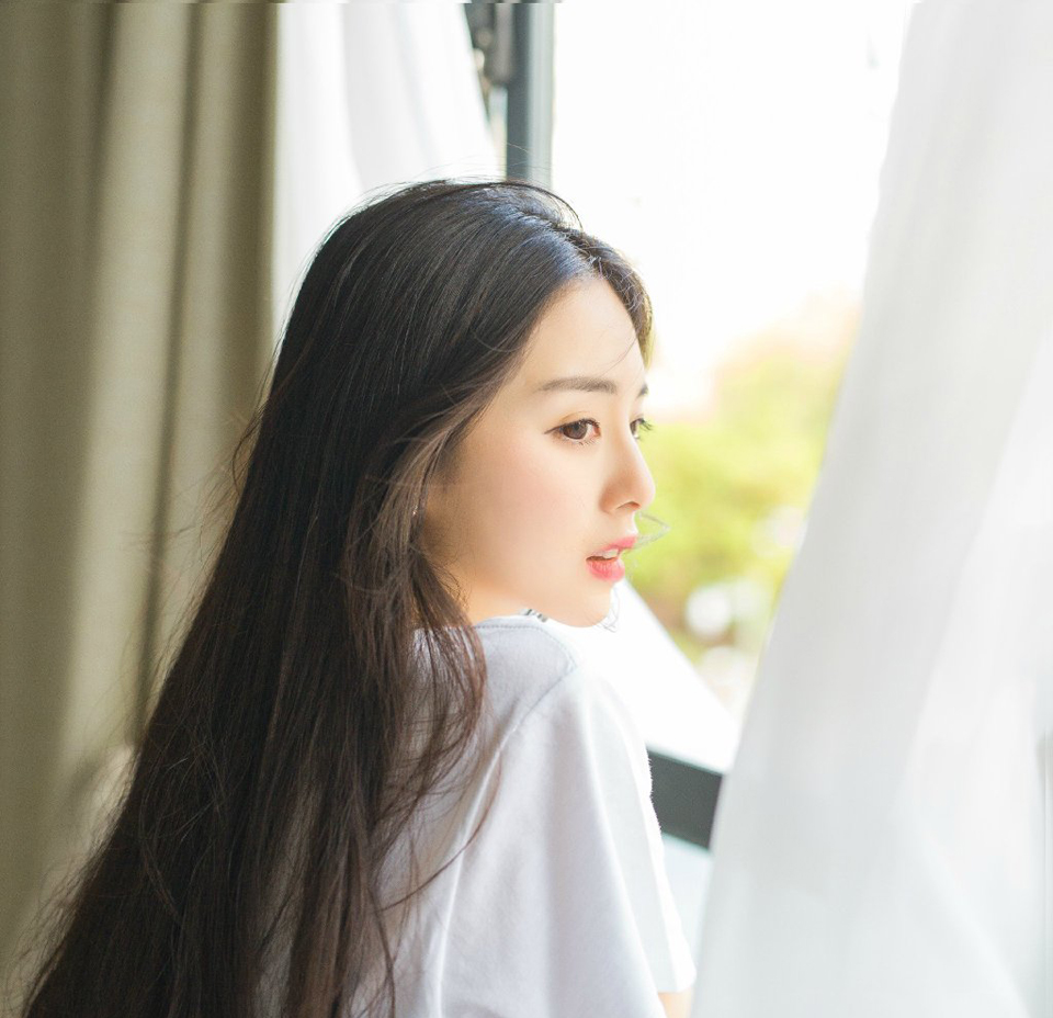 伊阙关的那个叫庞德的守将可不是省油的灯，如果刘备就这么堂而皇之的撤兵的话，依照对方这半年来表现出来的强势，绝不会就这么让他们从容撤走，而那些仿佛磕了药一般的西域胡兵，绝对乐意在这时候追出来狠杀一气，哪怕两败俱伤，刘备相信，那庞德绝对连眼睛都不会眨一下。